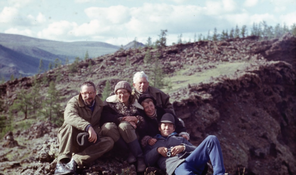 Рис. 8. А.В. Князев, О.Н. Панина, Л.Г. Динесман, Н.К. Киселева, Амар-Сана, Монголия, 1982 г.
